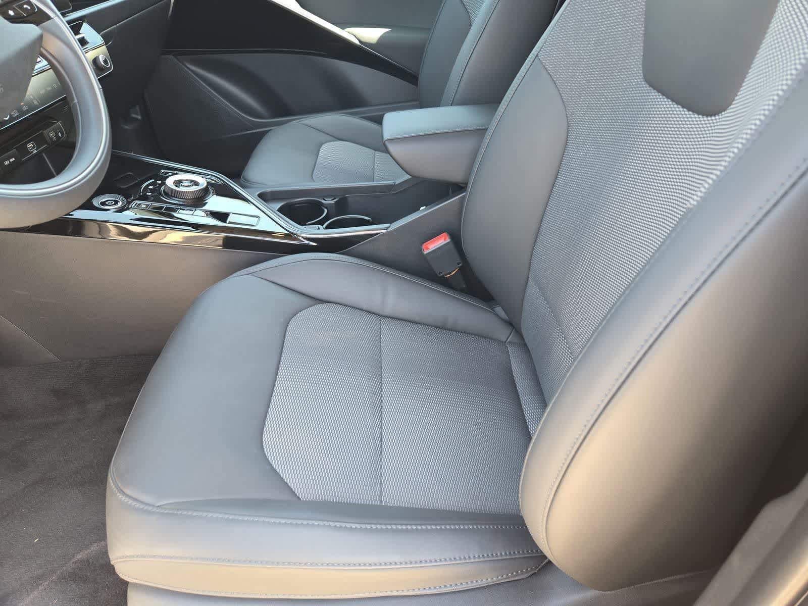 Thumbnail: 2024 Kia Niro - 14