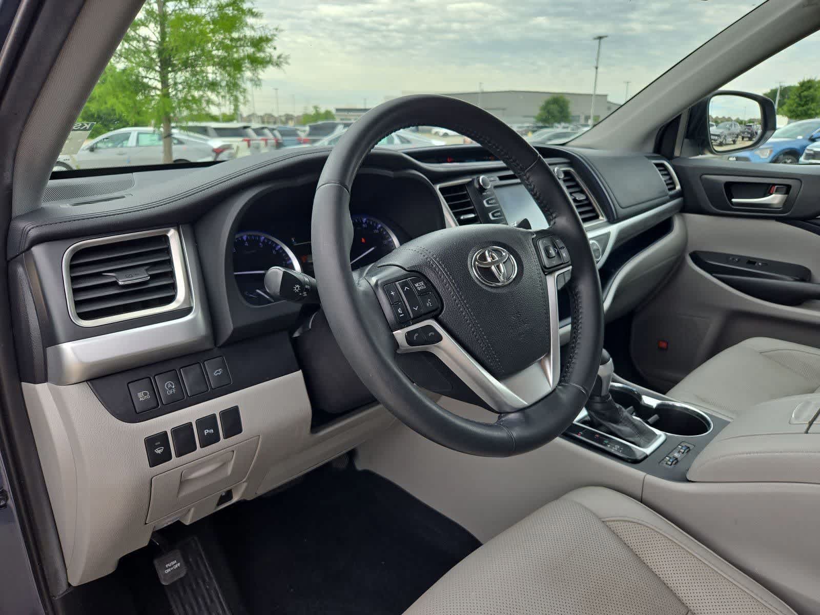 Thumbnail: 2019 Toyota Highlander - 2