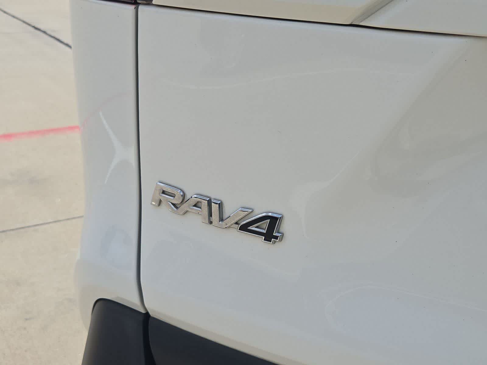 Thumbnail: 2019 Toyota RAV4 - 11