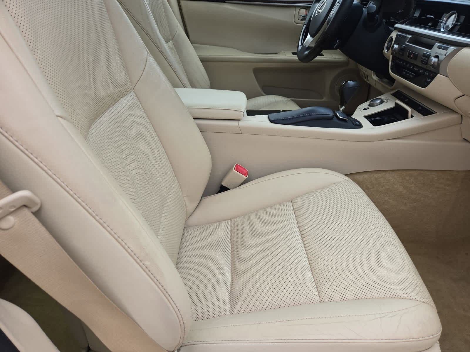 Thumbnail: 2013 Lexus ES - 22