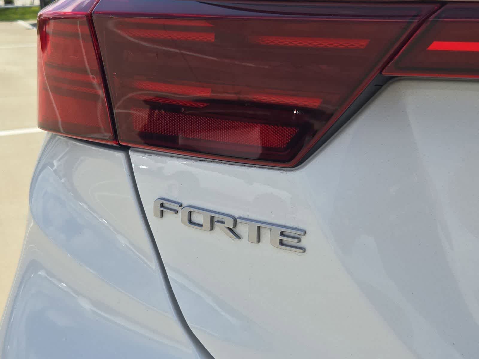 Thumbnail: 2022 Kia Forte - 12