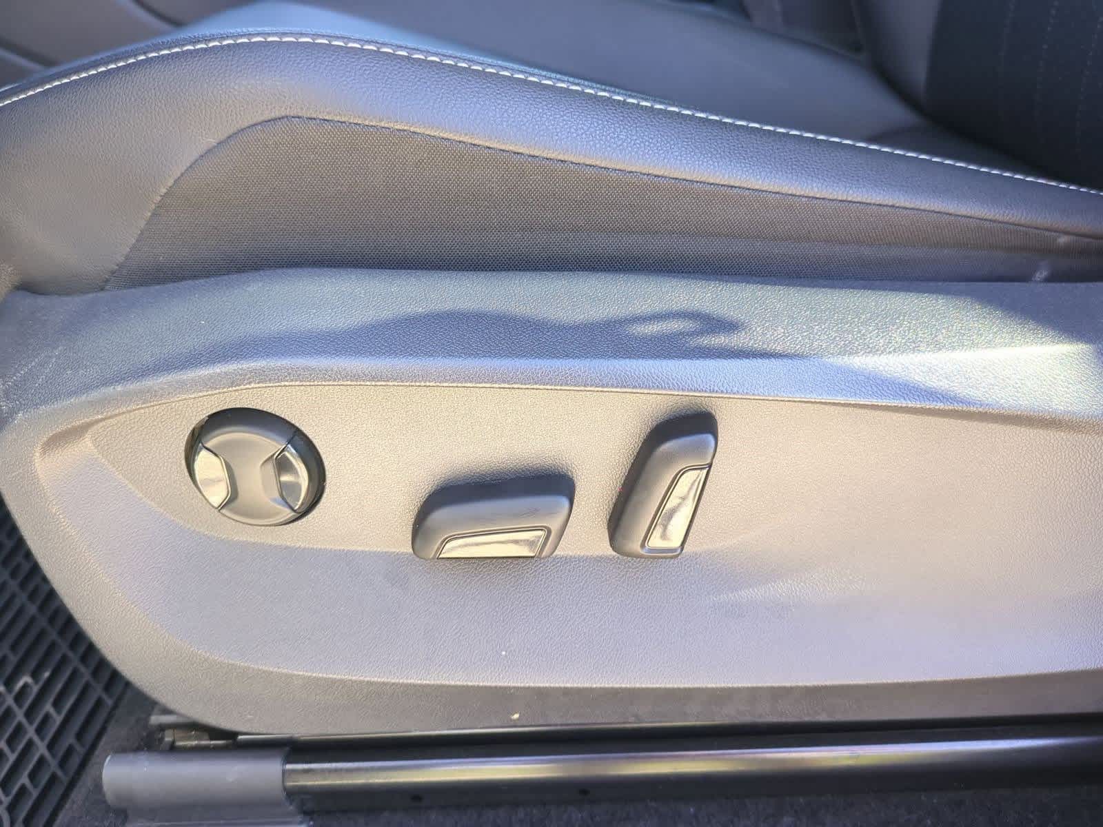 Thumbnail: 2022 Volkswagen Tiguan - 16