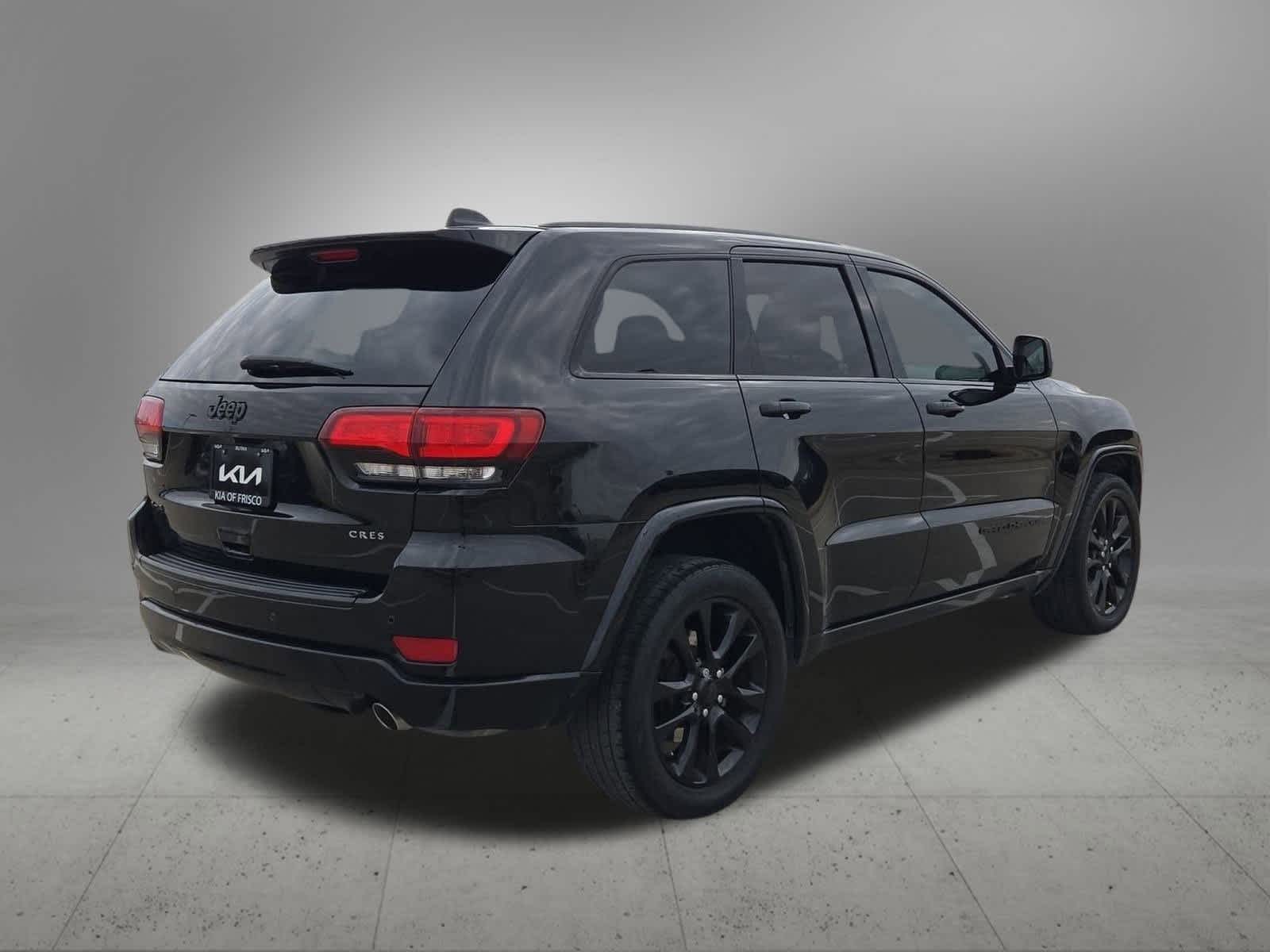 Thumbnail: 2017 Jeep Grand Cherokee - 6