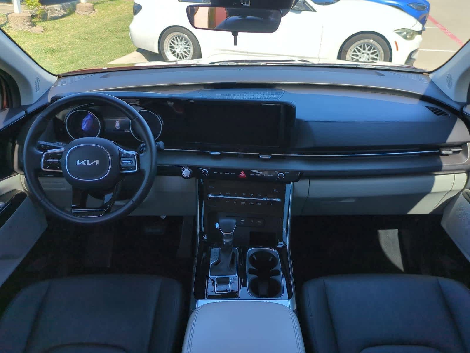 Thumbnail: 2023 Kia Carnival - 14