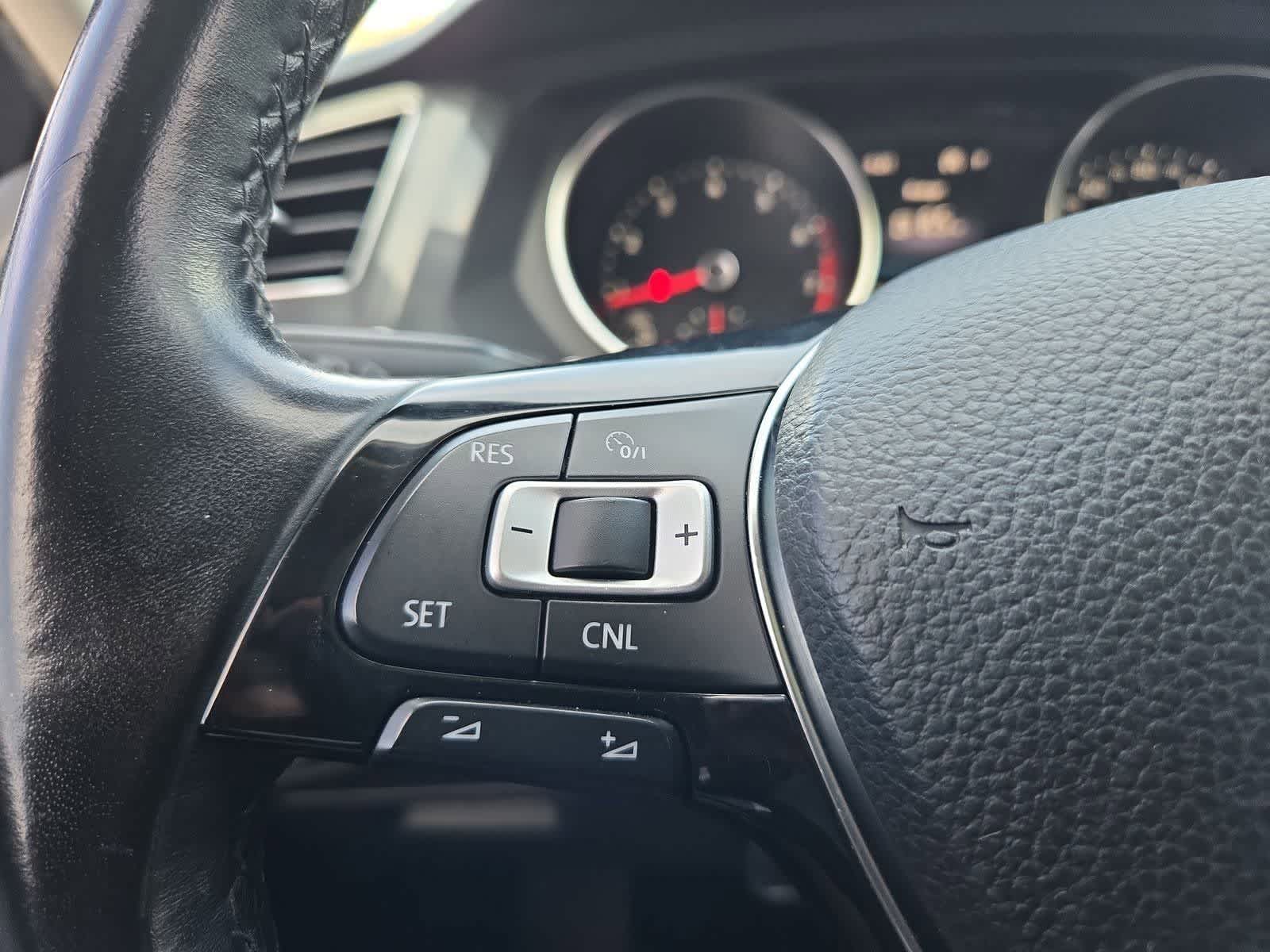 Thumbnail: 2018 Volkswagen Tiguan - 23