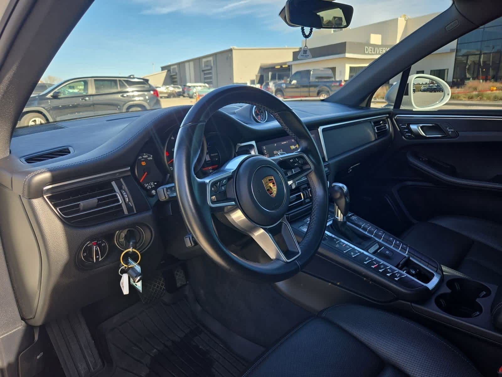 Thumbnail: 2020 Porsche Macan - 2