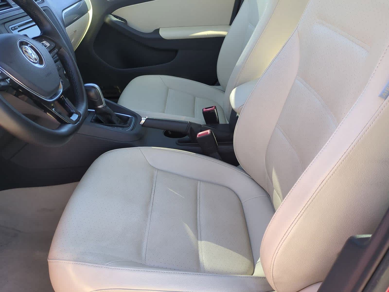 Thumbnail: 2015 Volkswagen Jetta - 14