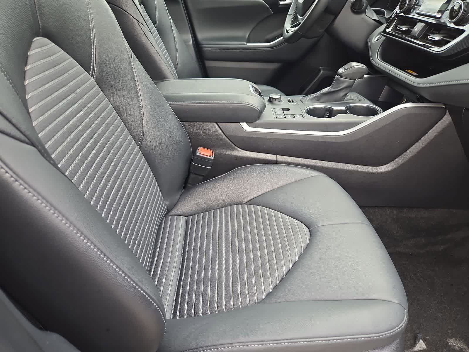 Thumbnail: 2025 Toyota Highlander - 22