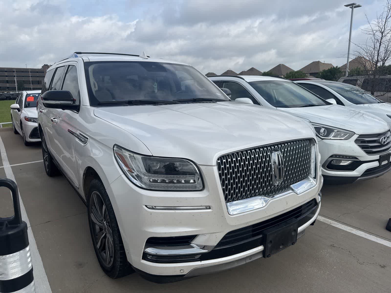 Thumbnail: 2019 Lincoln Navigator - 4