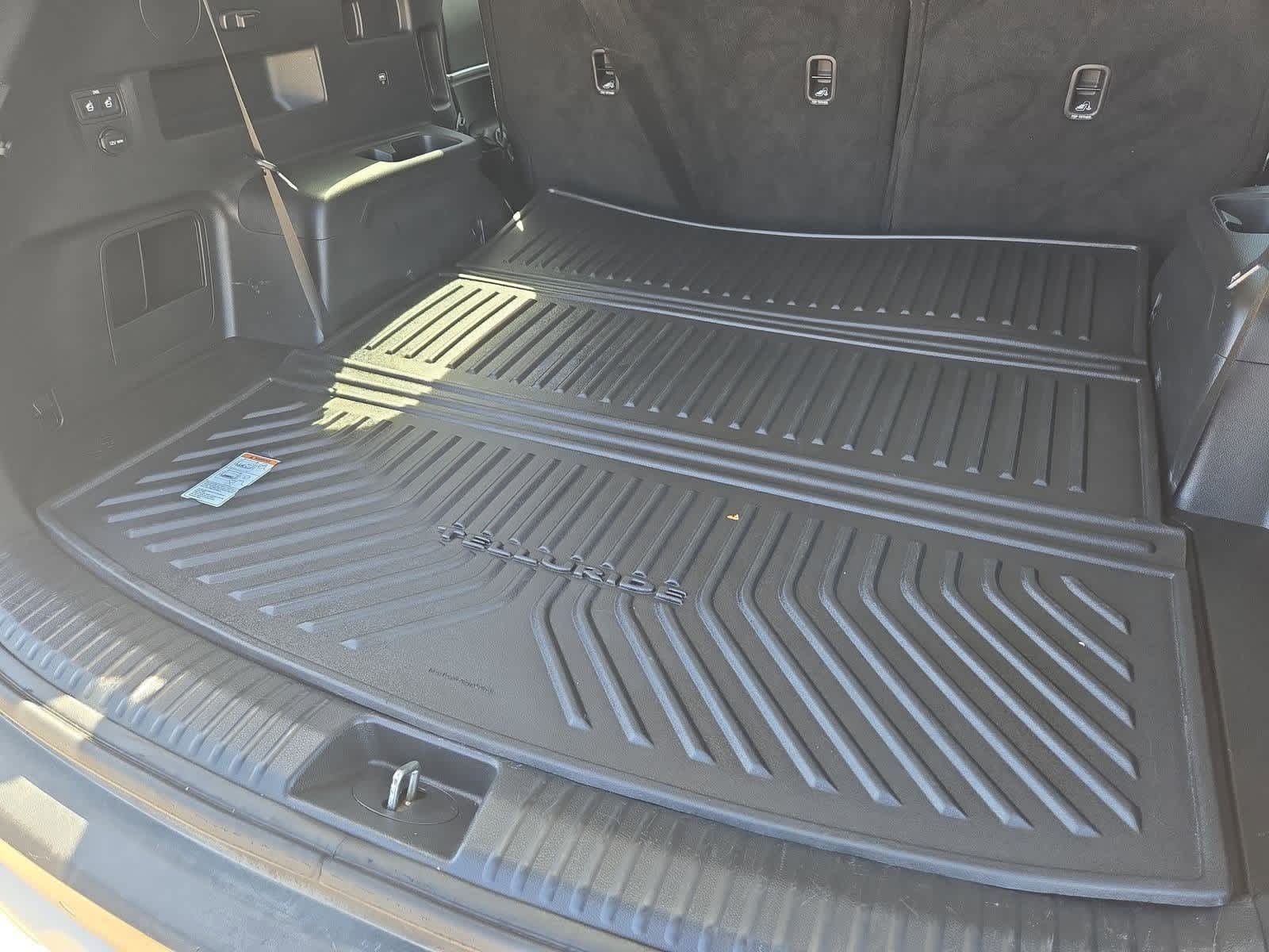 Thumbnail: 2021 Kia Telluride - 30