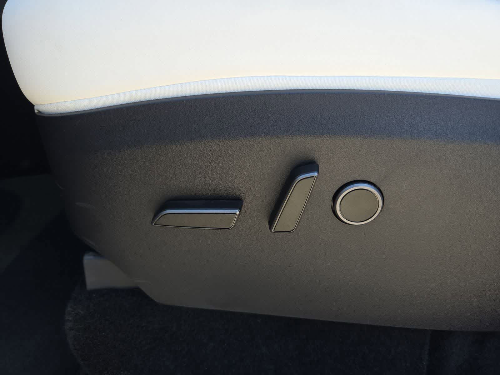 Thumbnail: 2025 Tesla Model Y - 15