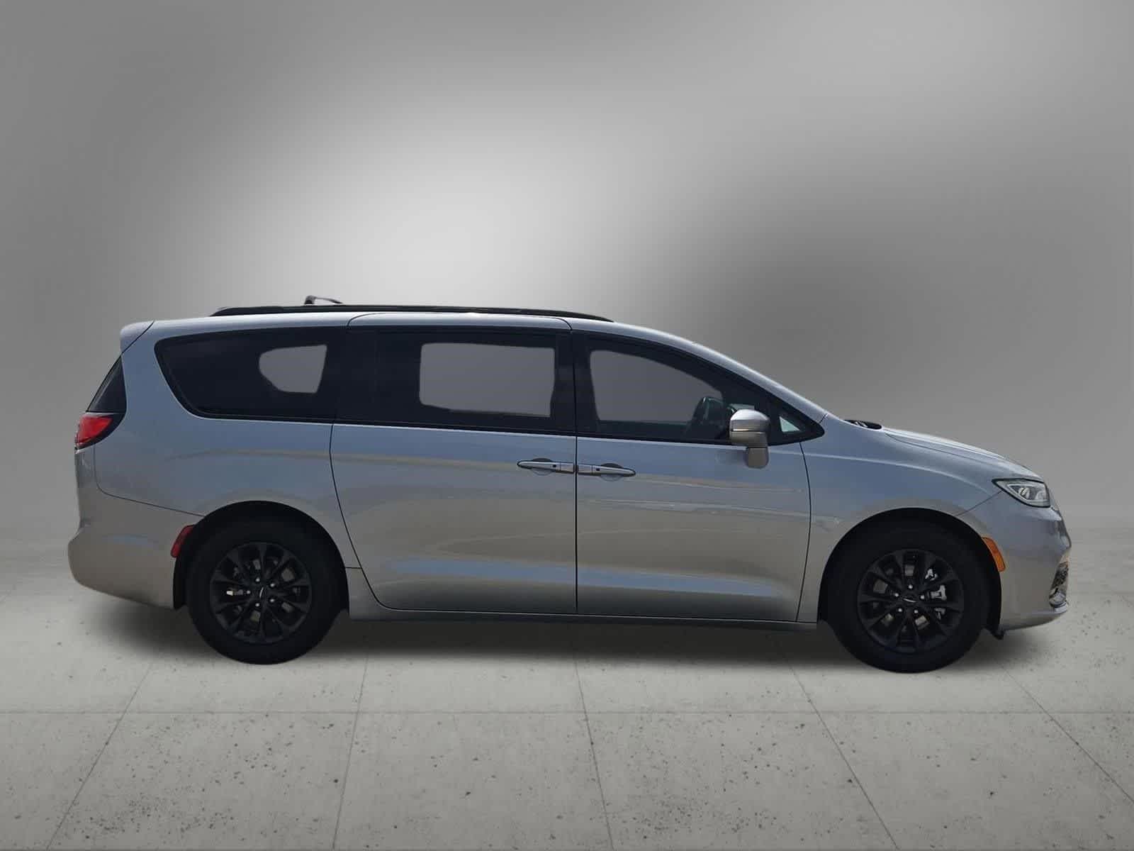 Thumbnail: 2021 Chrysler Pacifica - 7