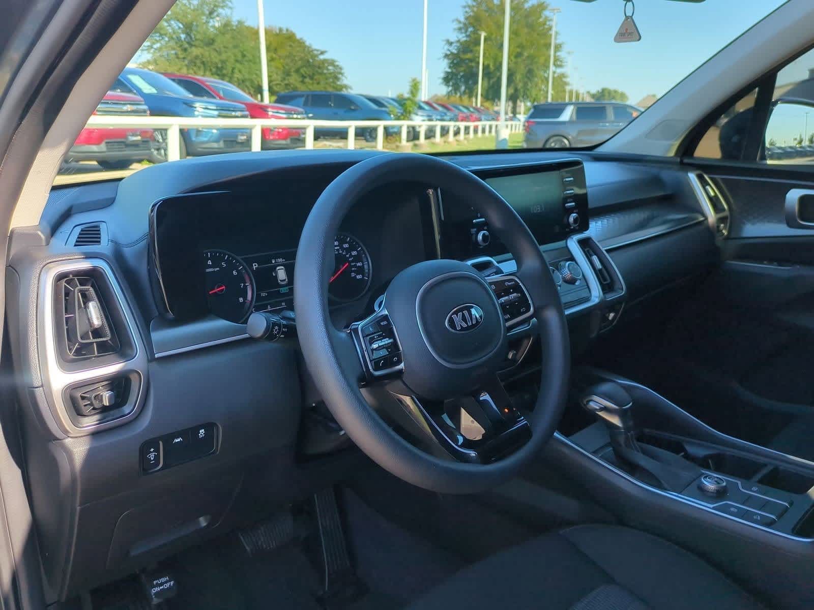 2021 Kia Sorento LX photo 2