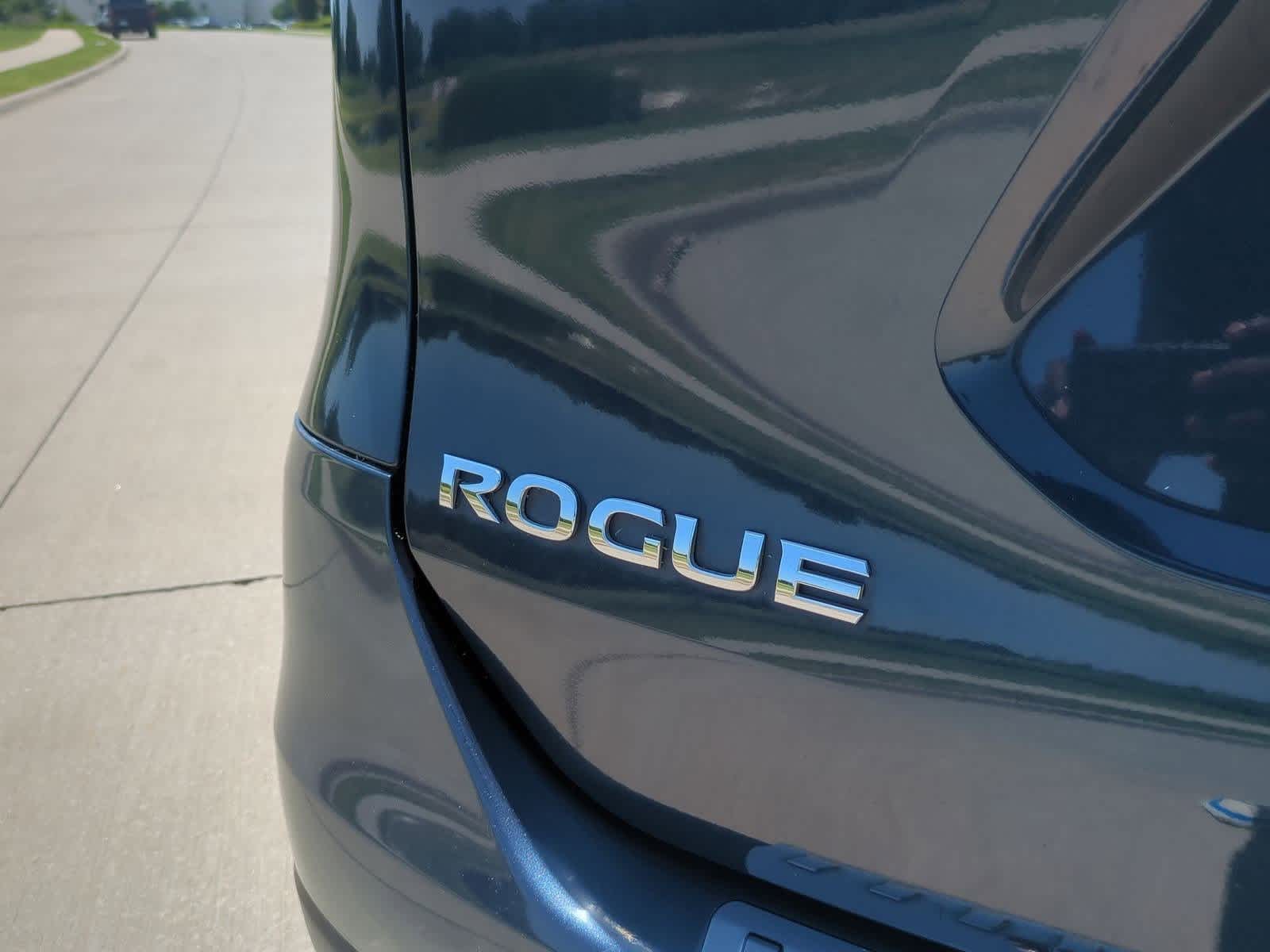2016 Nissan Rogue SL 12