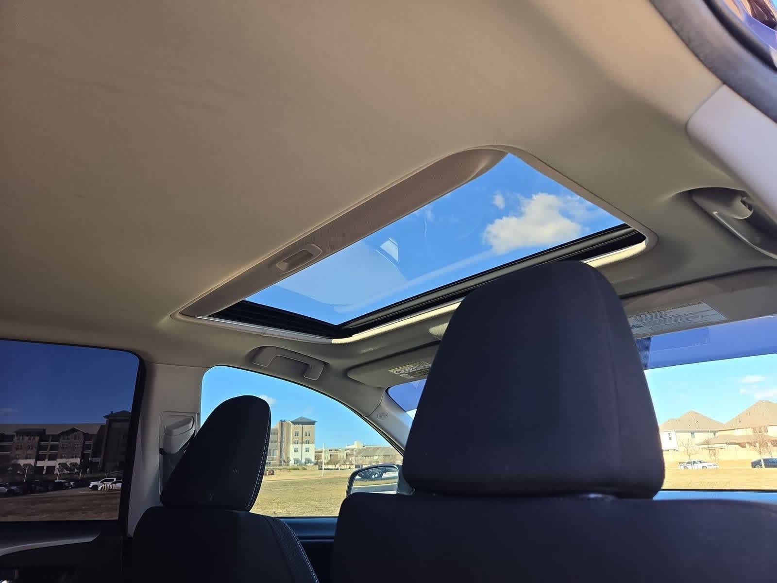 Thumbnail: 2018 Toyota RAV4 - 22