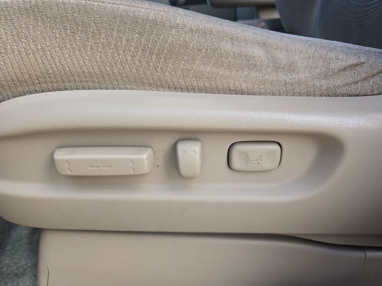 Thumbnail: 2012 Honda Odyssey - 16