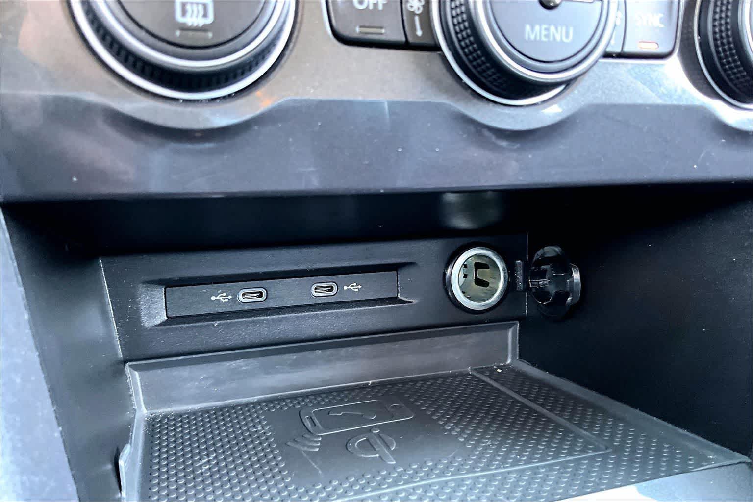 Thumbnail: 2021 Volkswagen Tiguan - 22