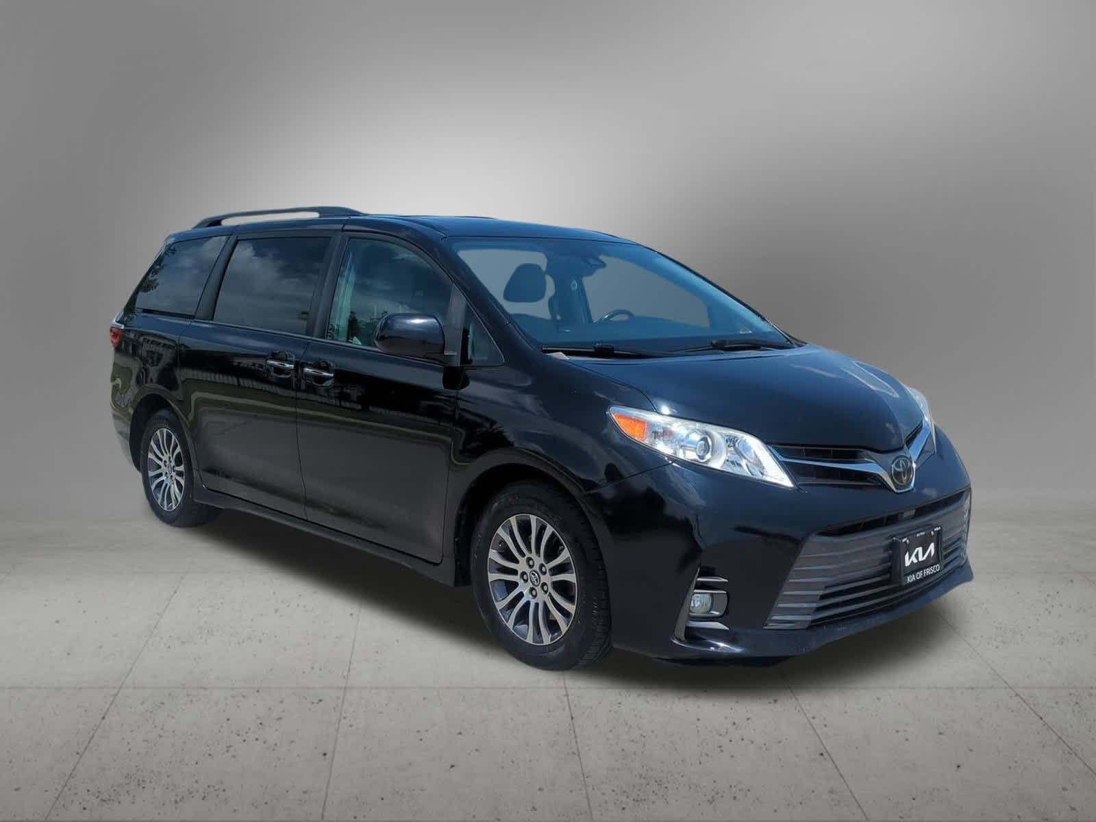 Thumbnail: 2019 Toyota Sienna - 8