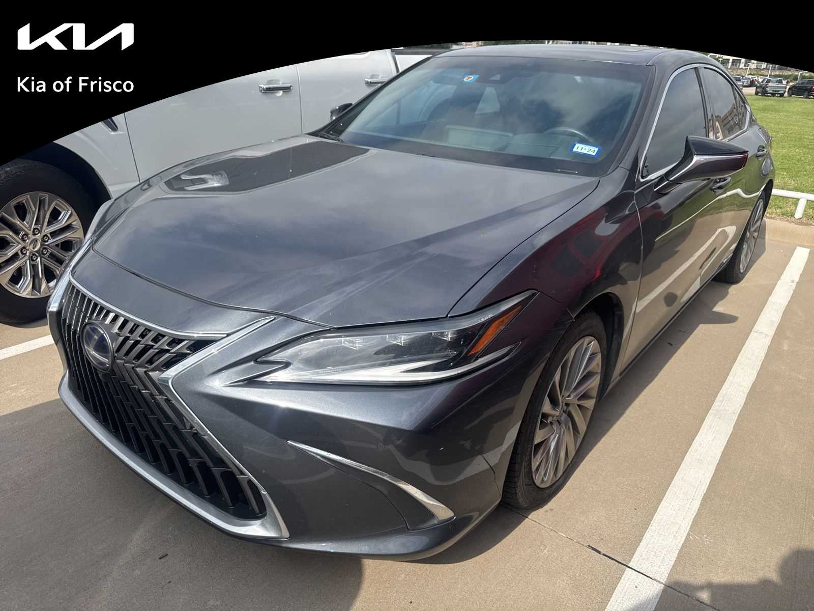 2022 Lexus ES 300h 300h Ultra Luxury's photo