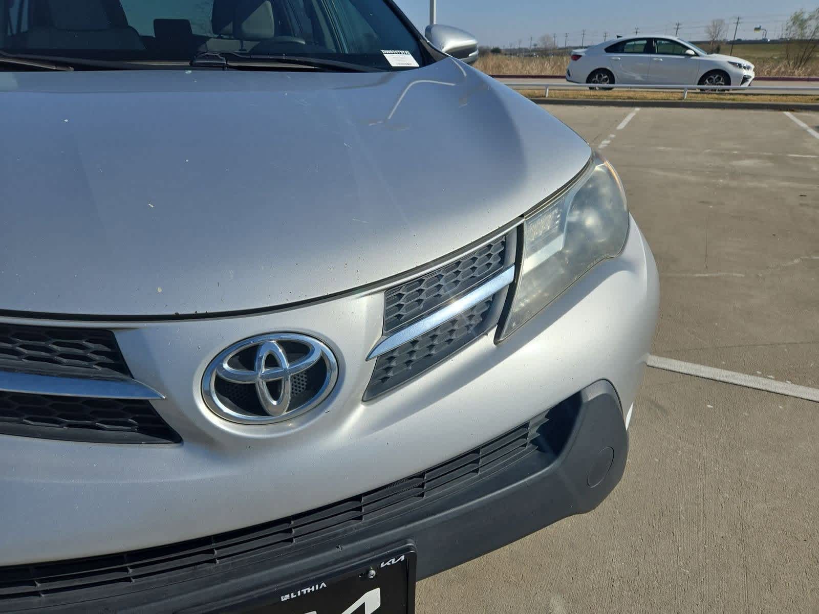 Thumbnail: 2013 Toyota RAV4 - 11