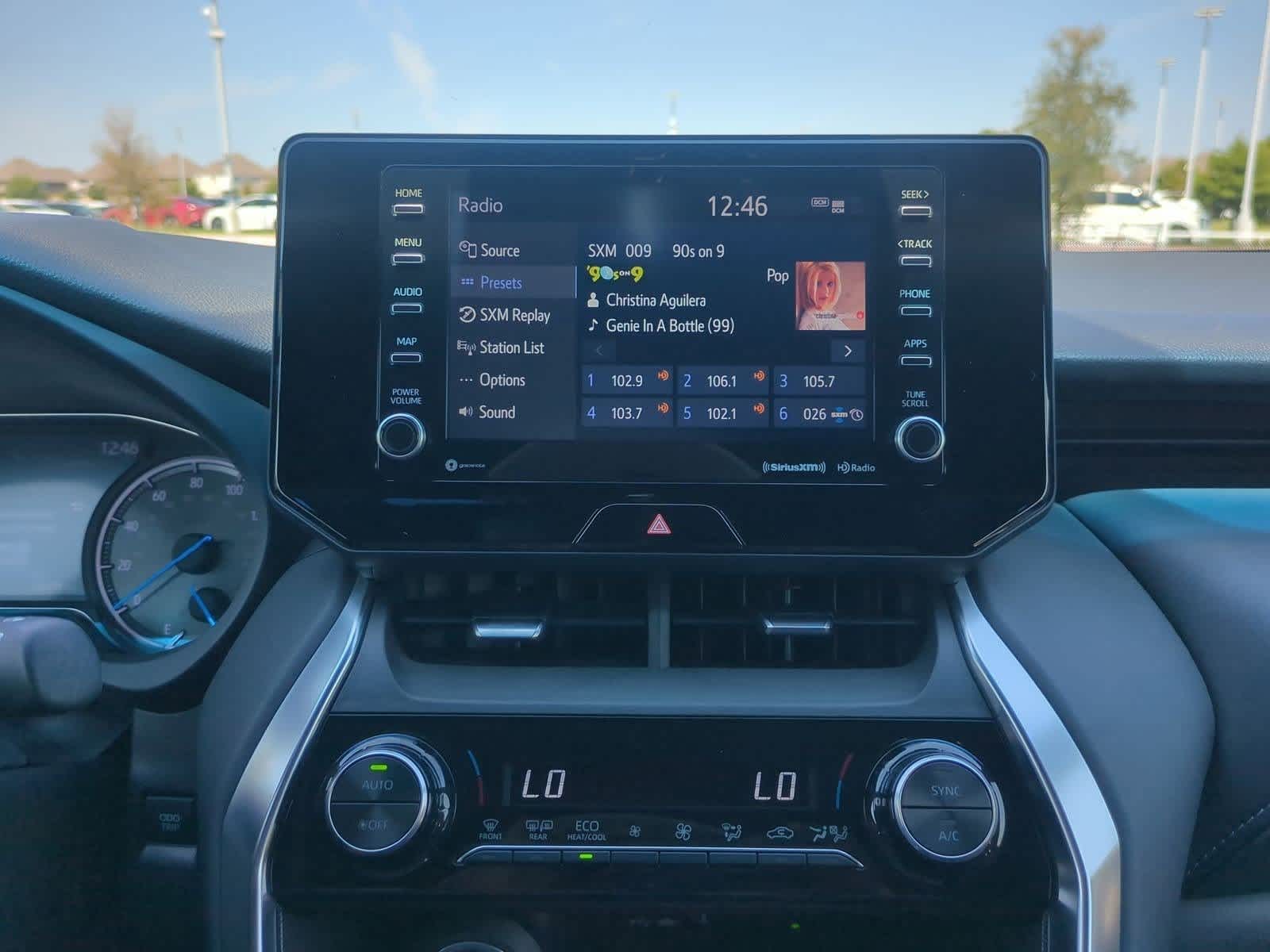 Thumbnail: 2021 Toyota Venza - 26