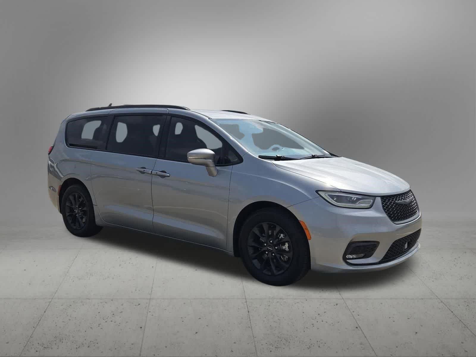 Thumbnail: 2021 Chrysler Pacifica - 8