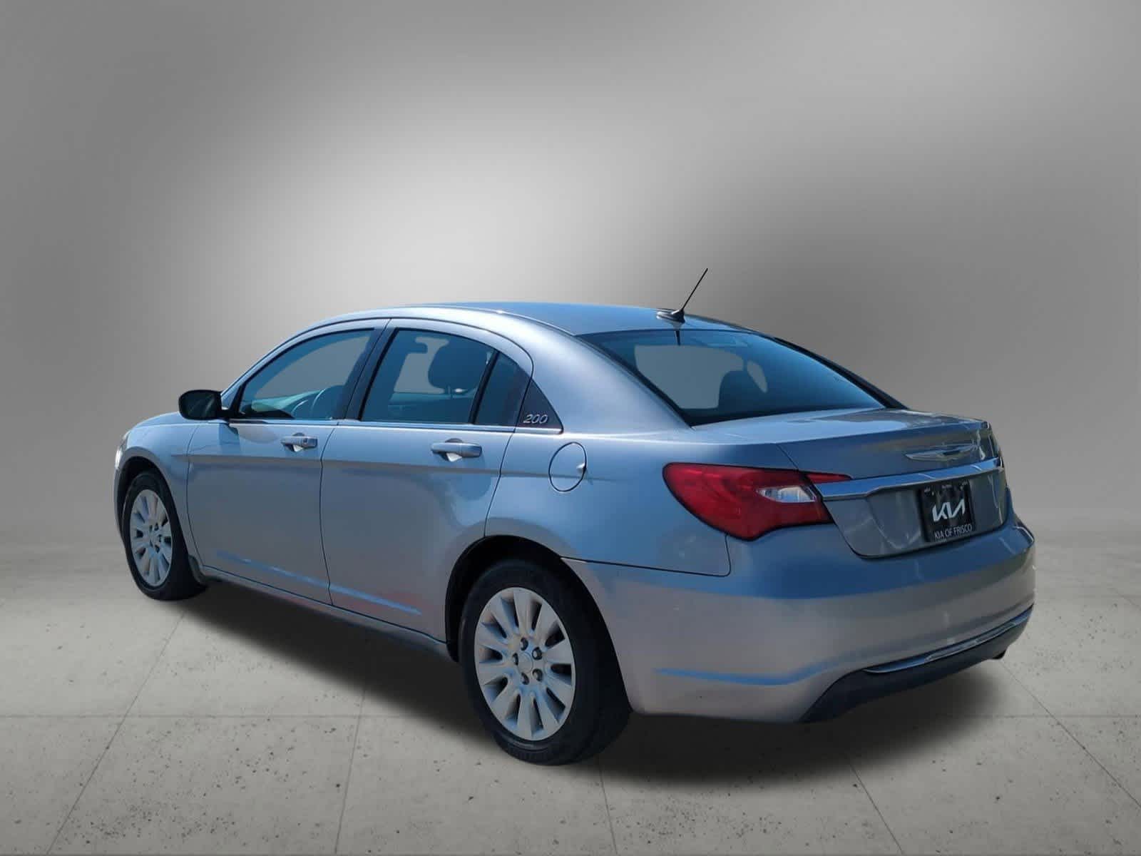 2014 Chrysler 200 LX photo 4