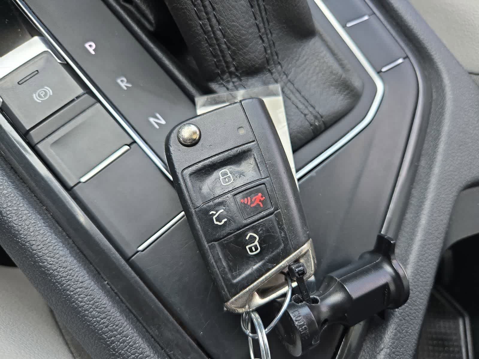 Thumbnail: 2018 Volkswagen Tiguan - 33