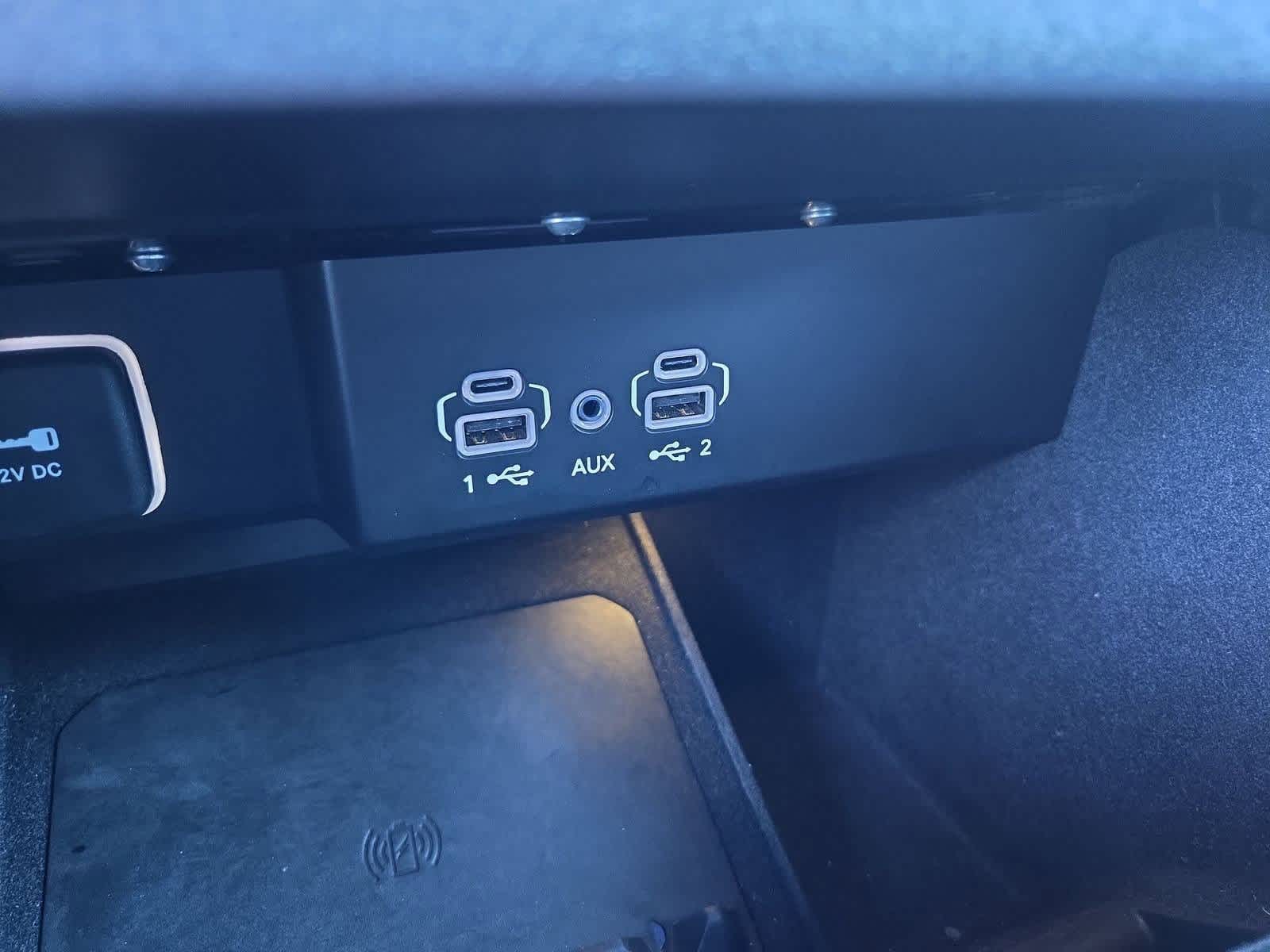 Thumbnail: 2023 Jeep Wagoneer - 32