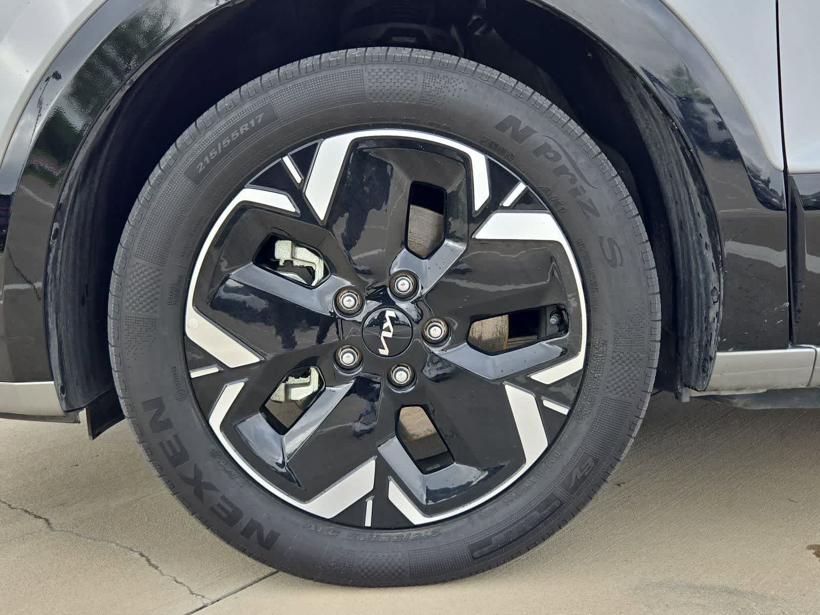 Thumbnail: 2023 Kia Niro - 12