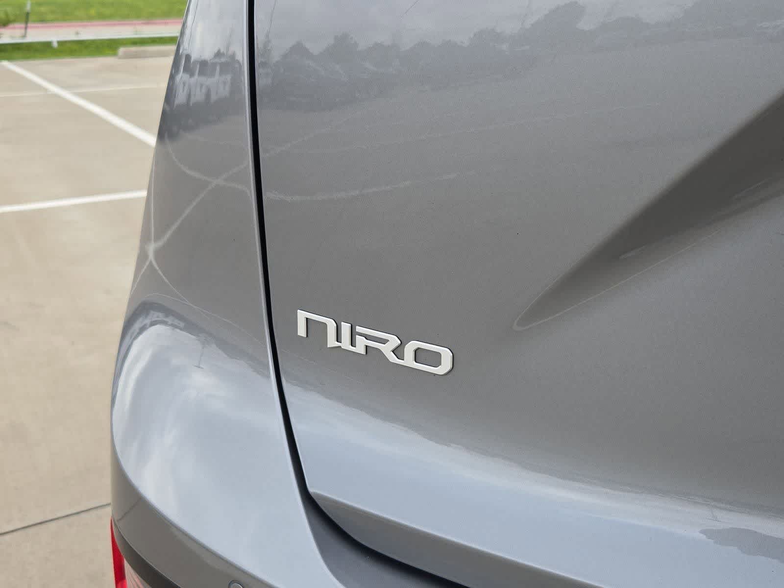 Thumbnail: 2023 Kia Niro - 11