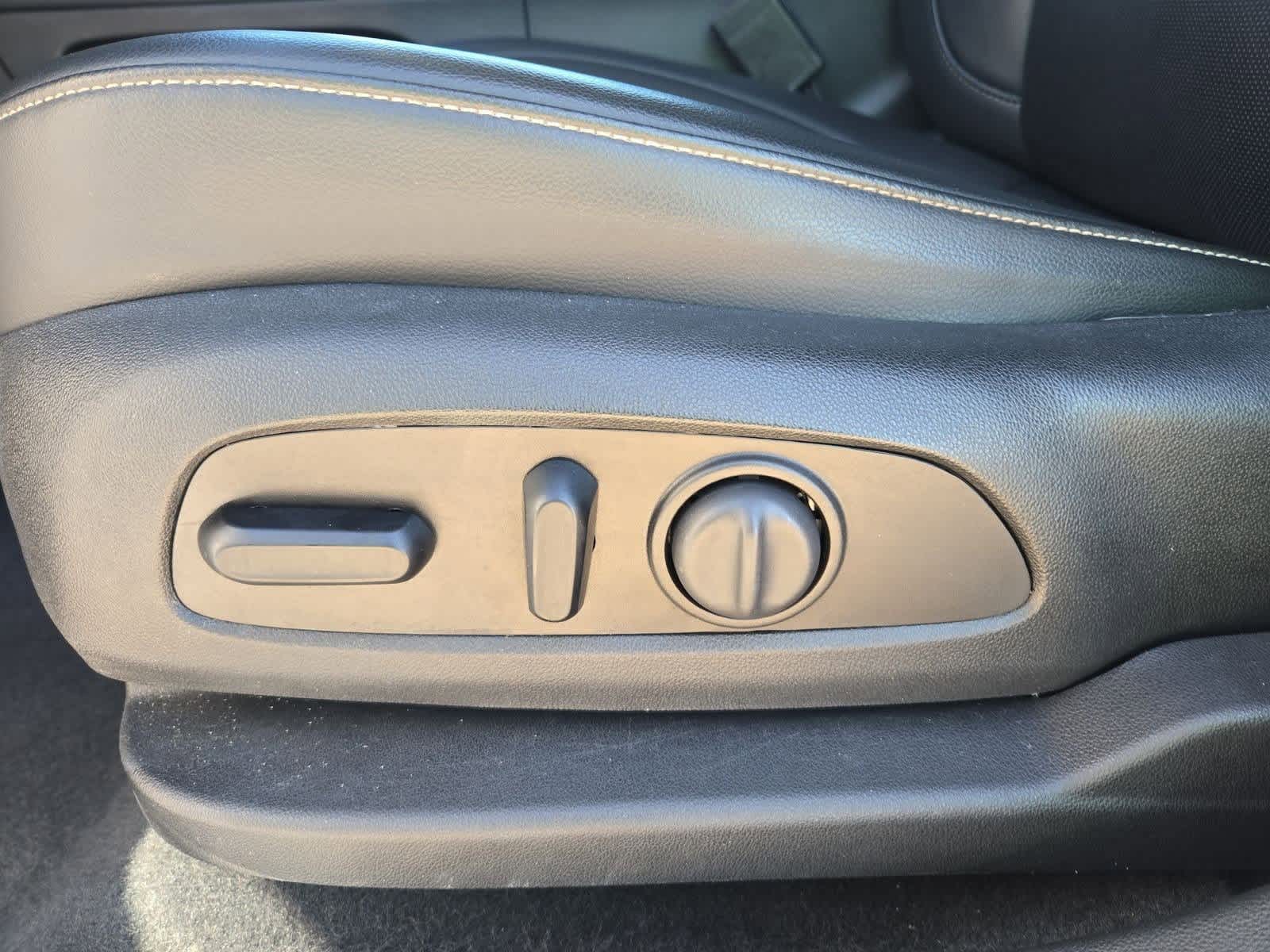 Thumbnail: 2023 GMC Acadia - 16