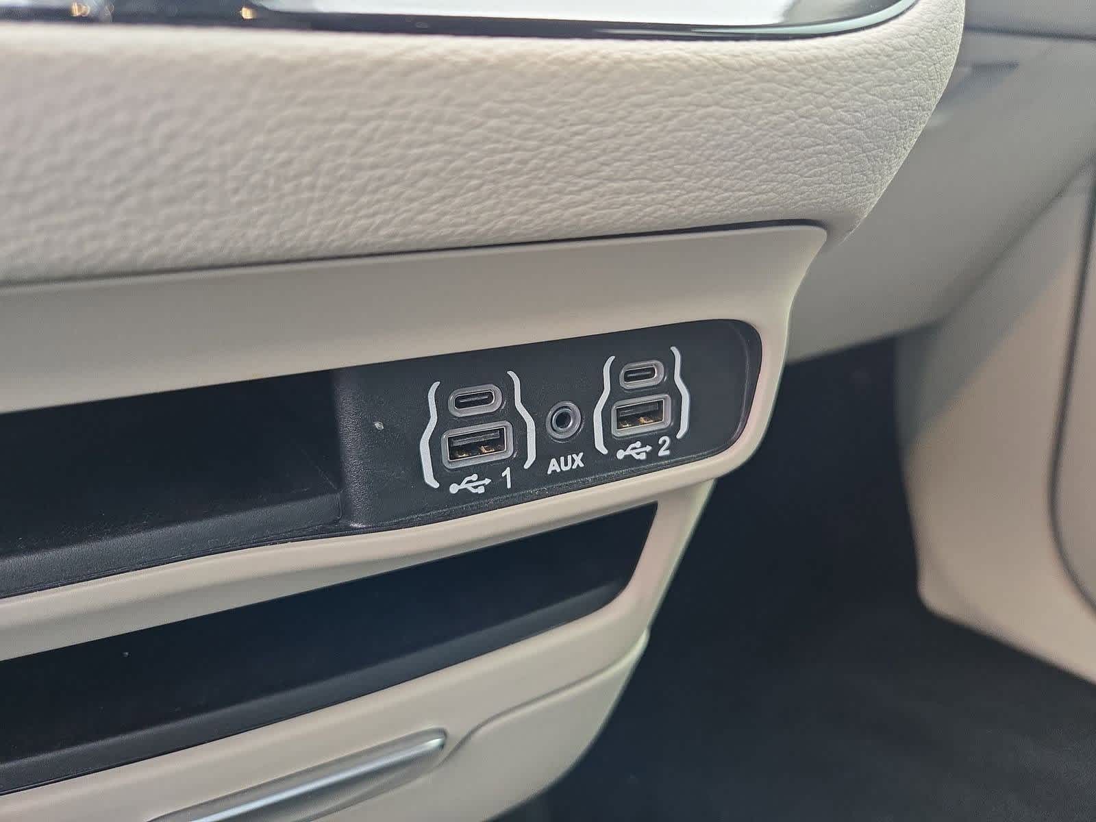 Thumbnail: 2023 Chrysler Pacifica - 29