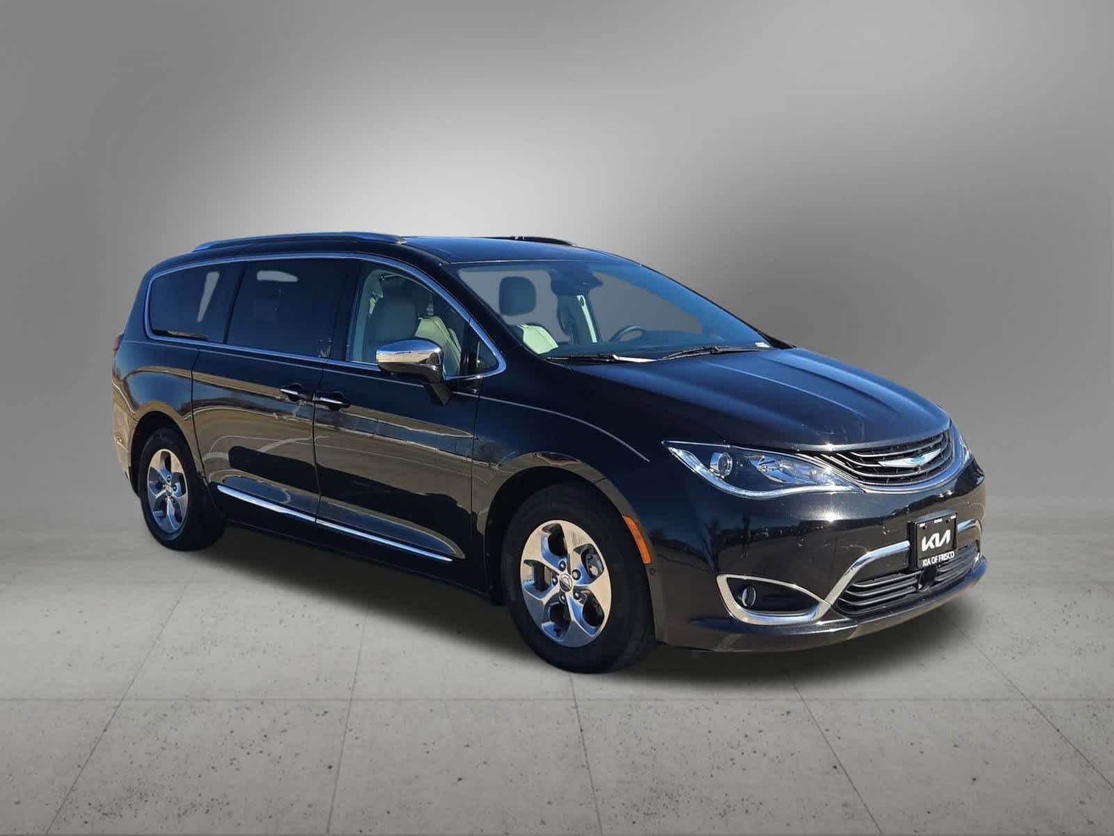 Thumbnail: 2018 Chrysler Pacifica - 8