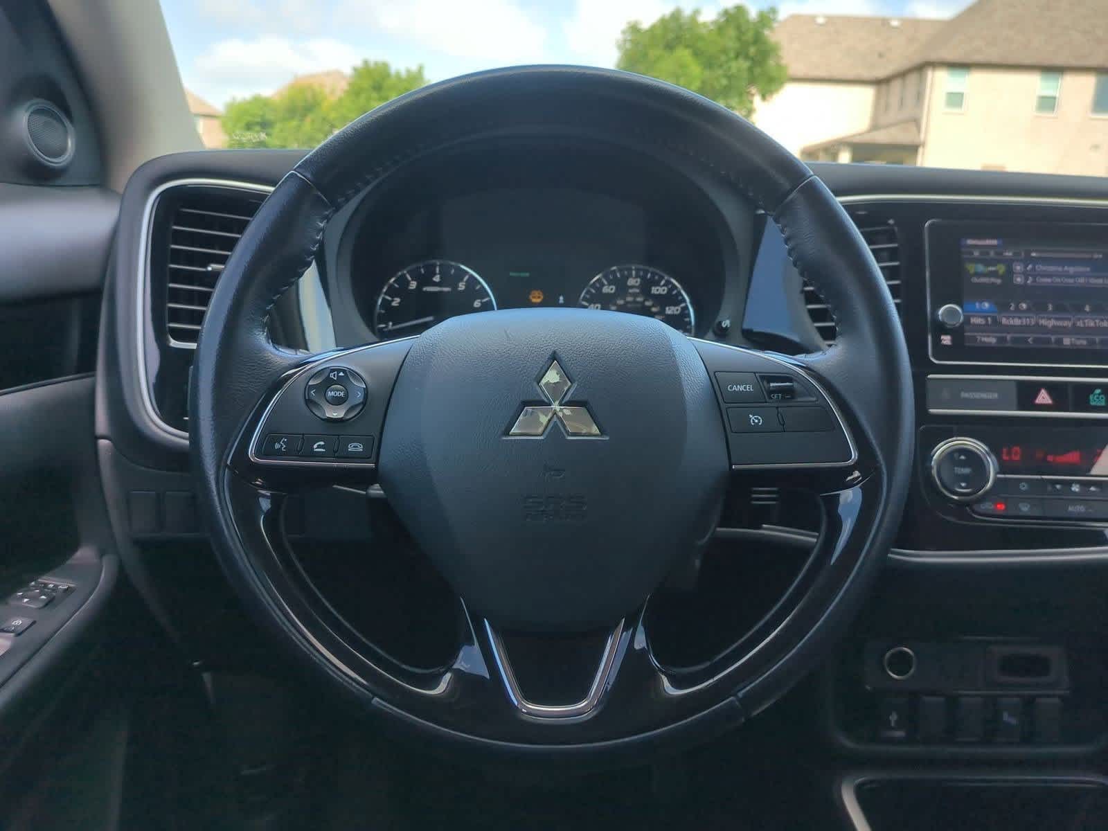 Thumbnail: 2019 Mitsubishi Outlander - 24