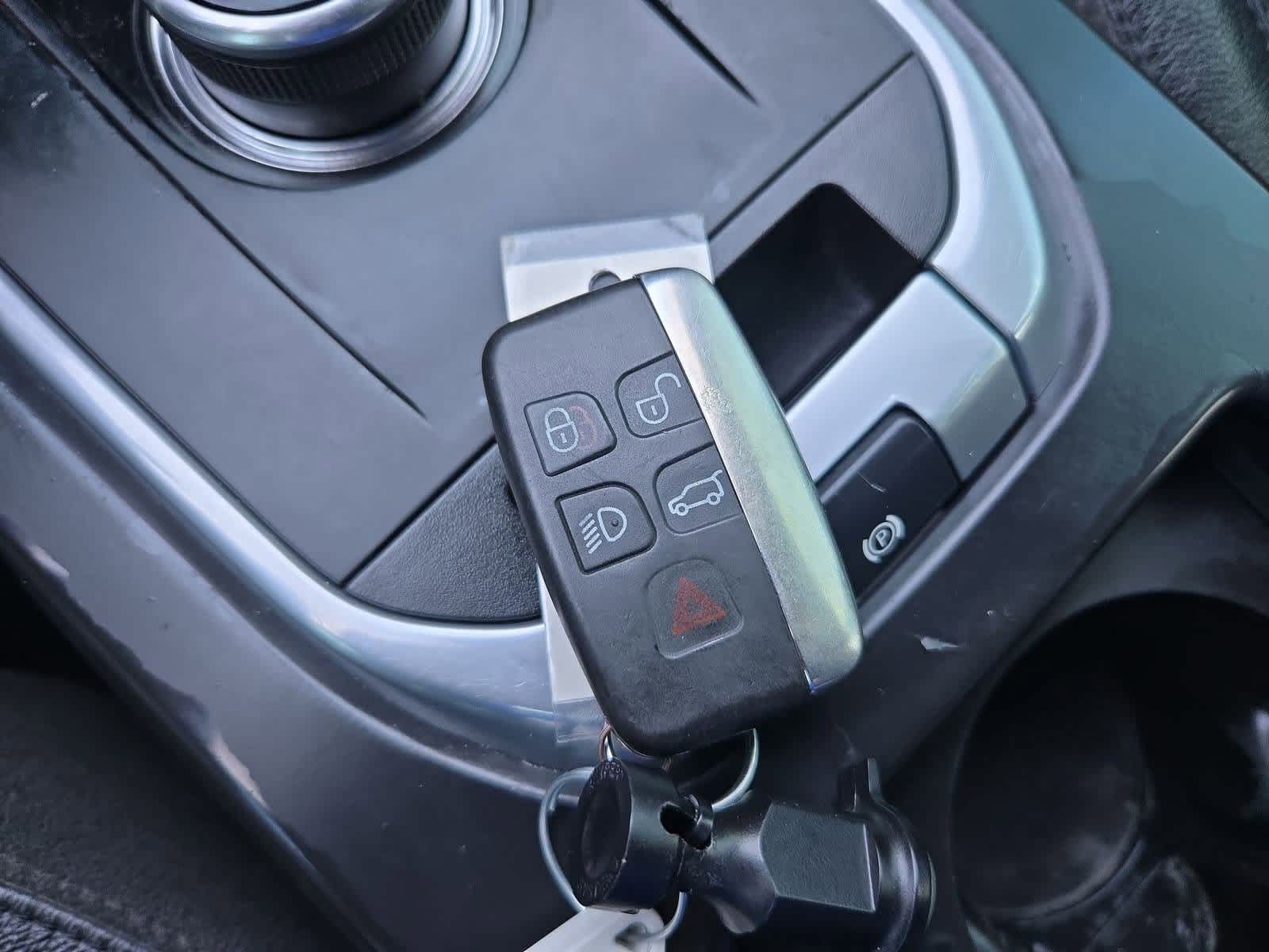 Thumbnail: 2015 Land Rover Discovery Sport - 37