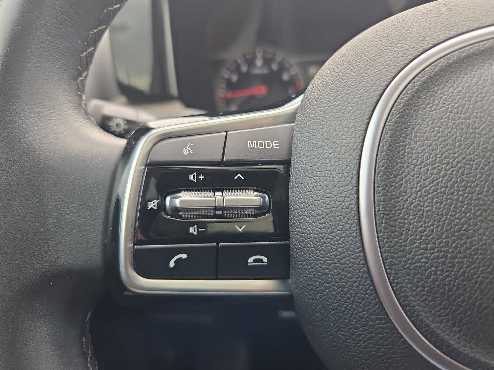 Thumbnail: 2023 Kia Sorento - 23