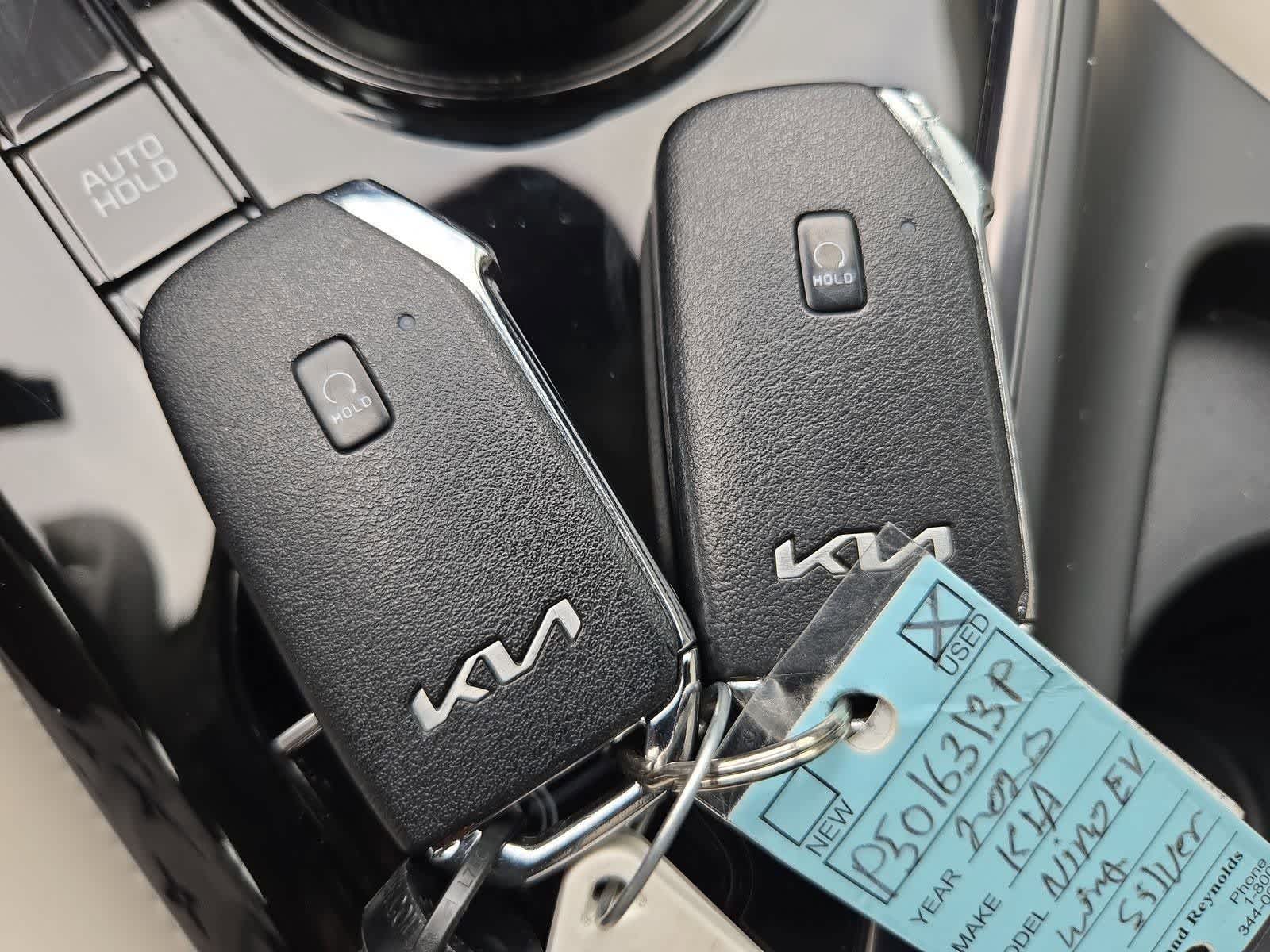 Thumbnail: 2023 Kia Niro - 32