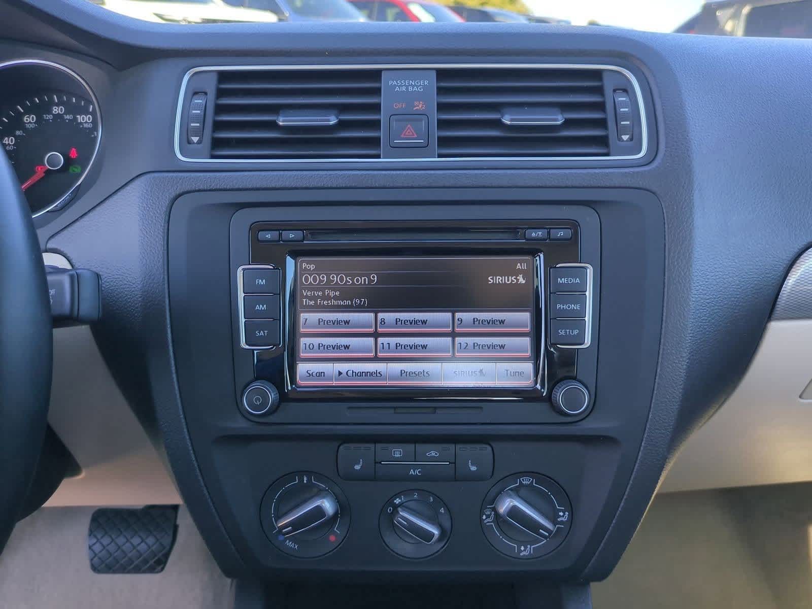 Thumbnail: 2015 Volkswagen Jetta - 27