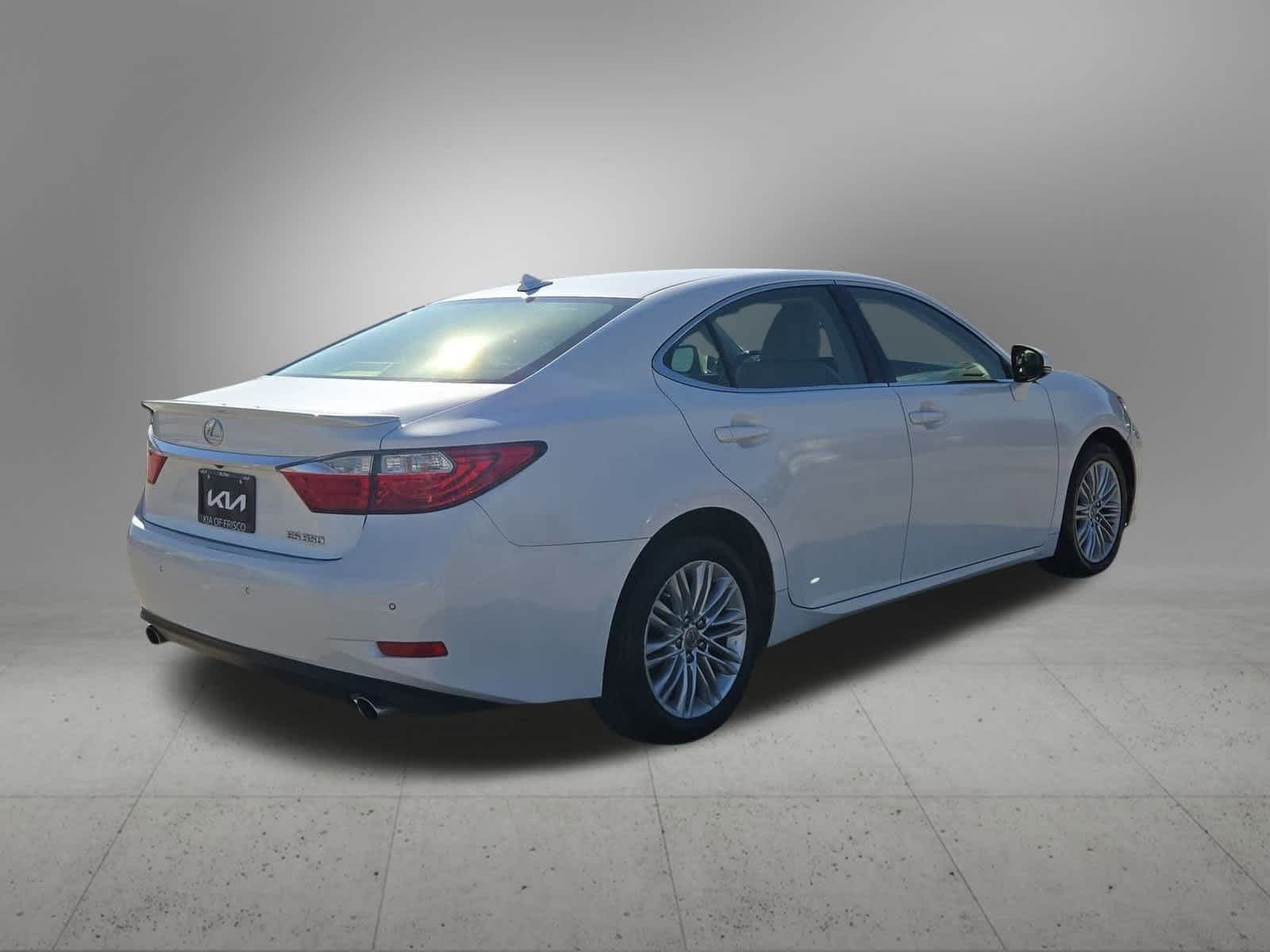 Thumbnail: 2013 Lexus ES - 6