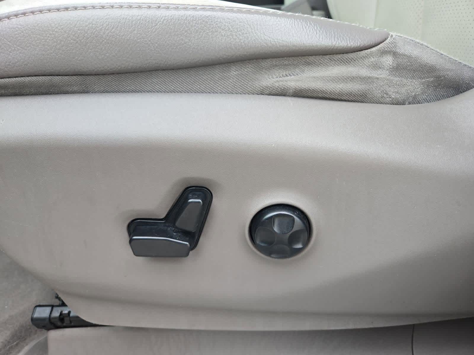 Thumbnail: 2018 Chrysler Pacifica - 16