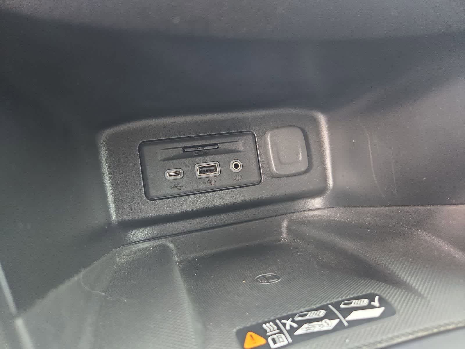 Thumbnail: 2020 Chevrolet Equinox - 31