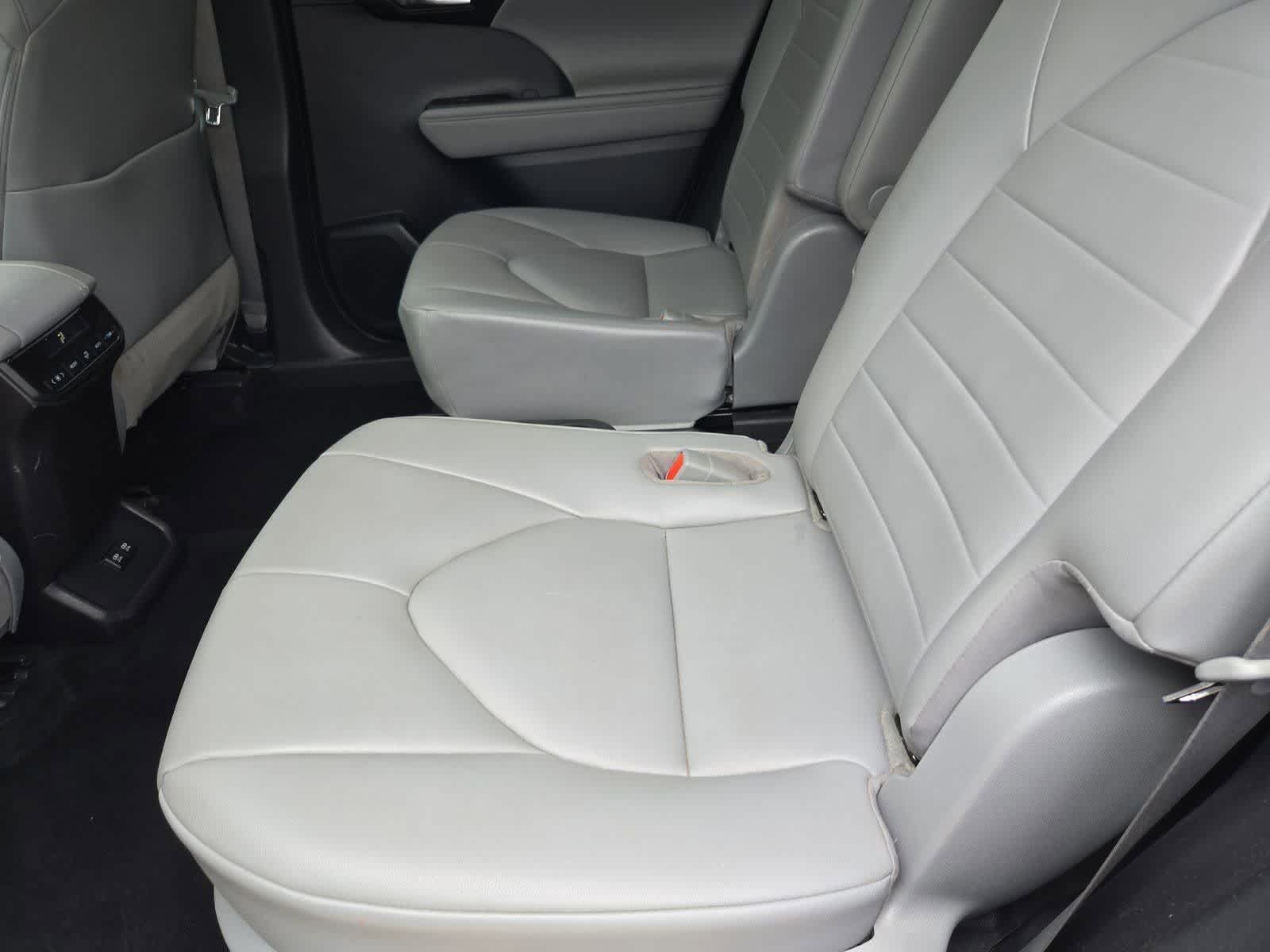 Thumbnail: 2021 Toyota Highlander - 19