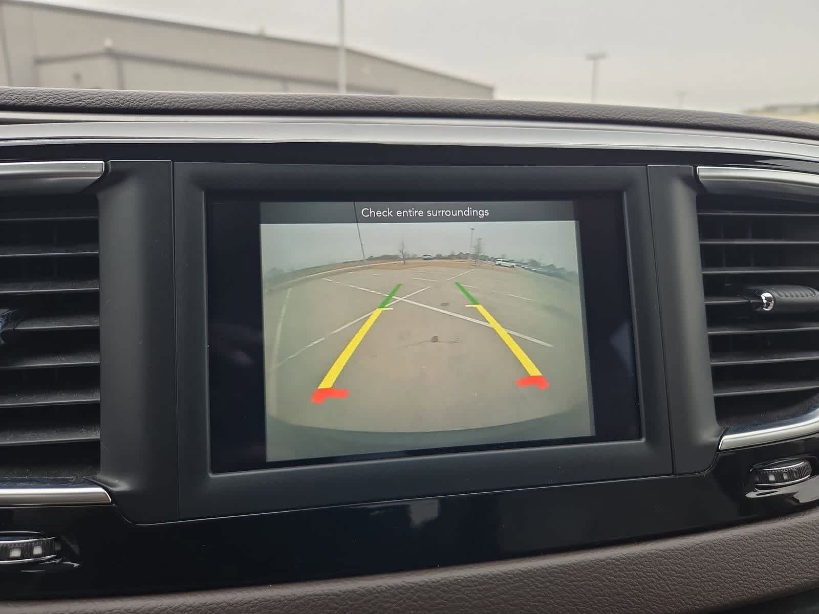 Thumbnail: 2018 Chrysler Pacifica - 27