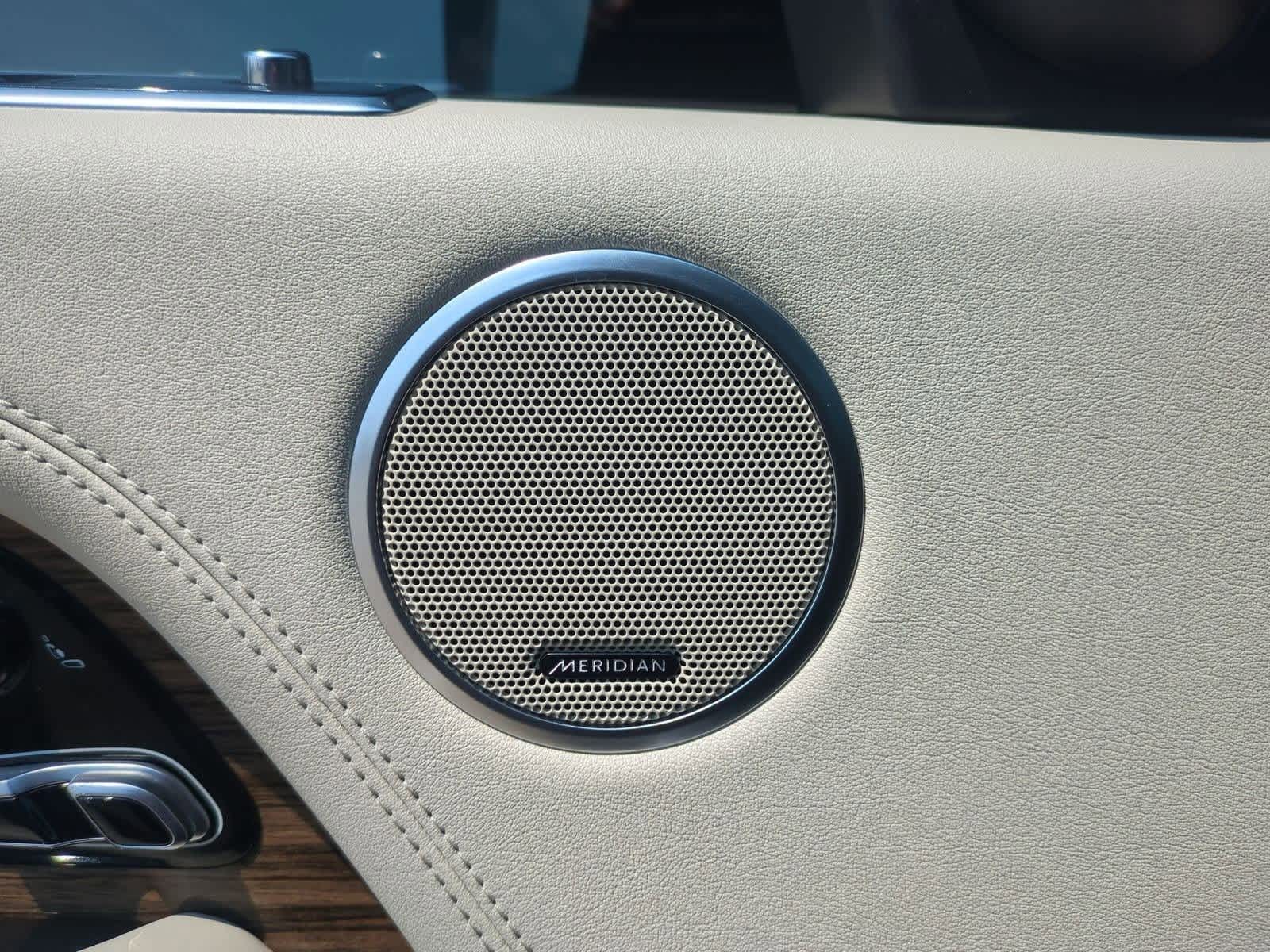 Thumbnail: 2019 Land Rover Range Rover - 31