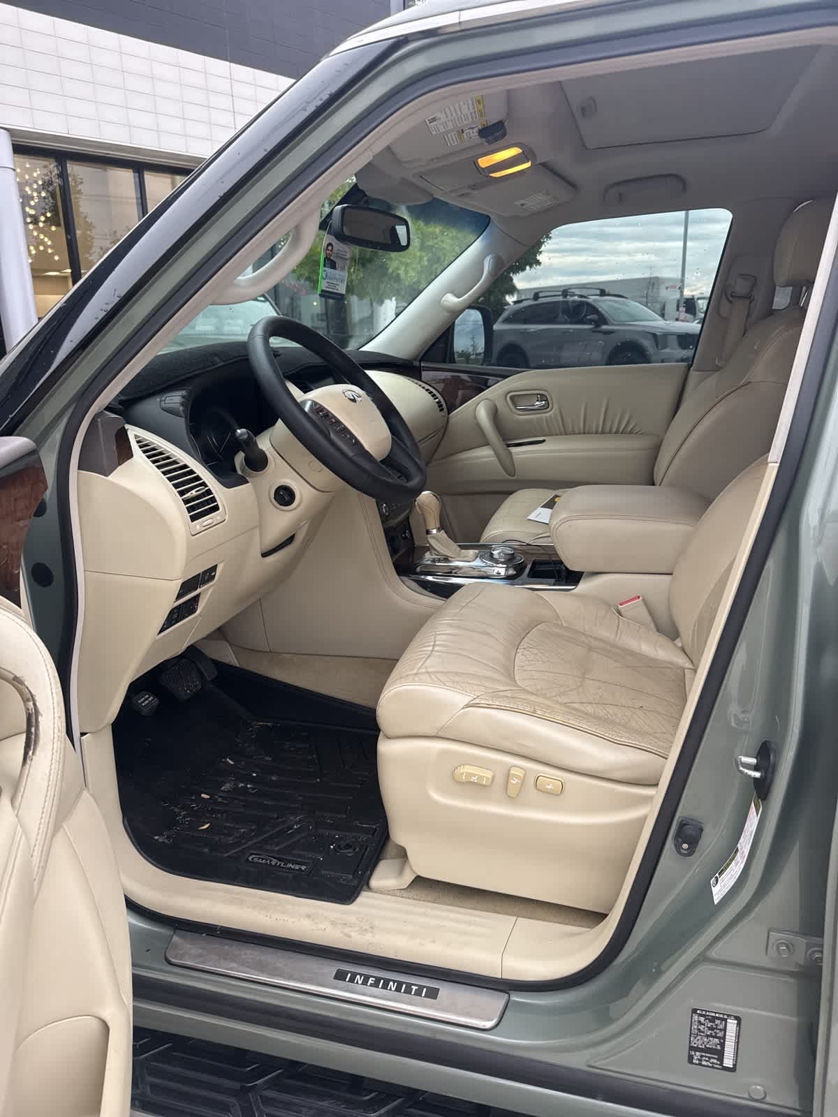 Thumbnail: 2011 INFINITI QX56 - 6