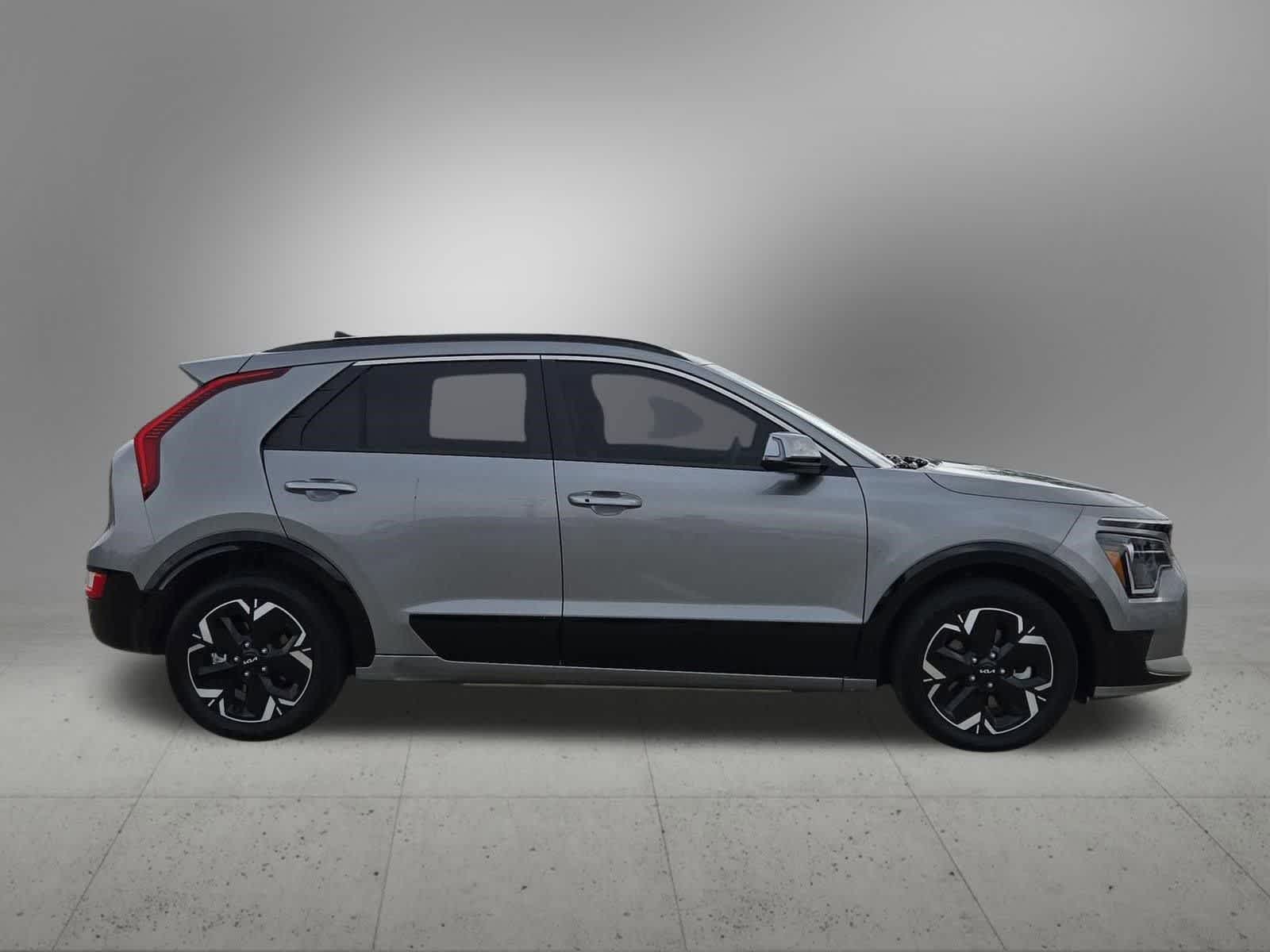 Thumbnail: 2023 Kia Niro - 7