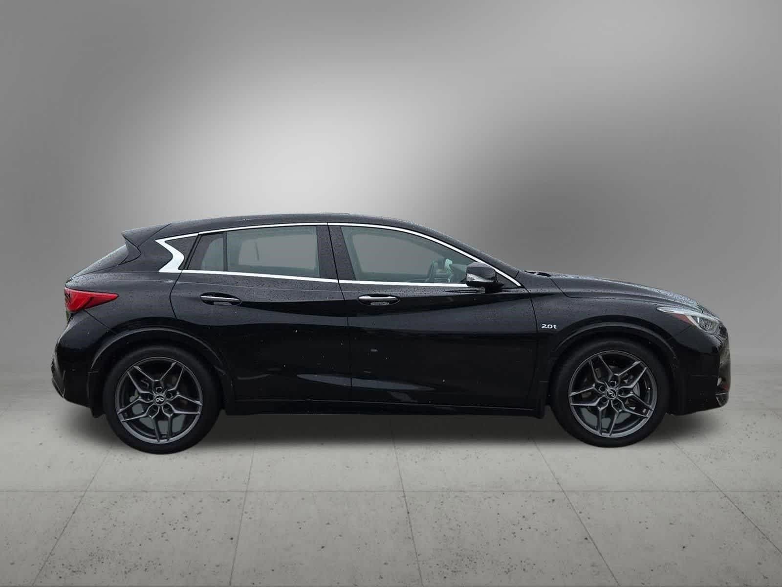 Thumbnail: 2017 INFINITI QX30 - 7