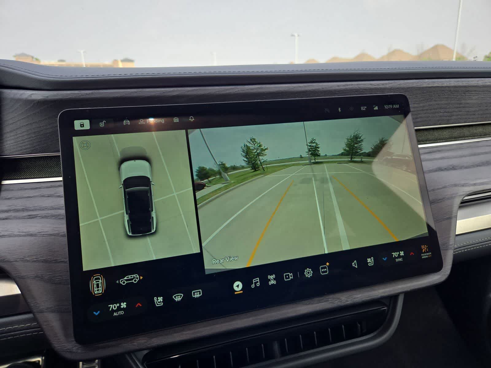 Thumbnail: 2023 Rivian R1S - 27