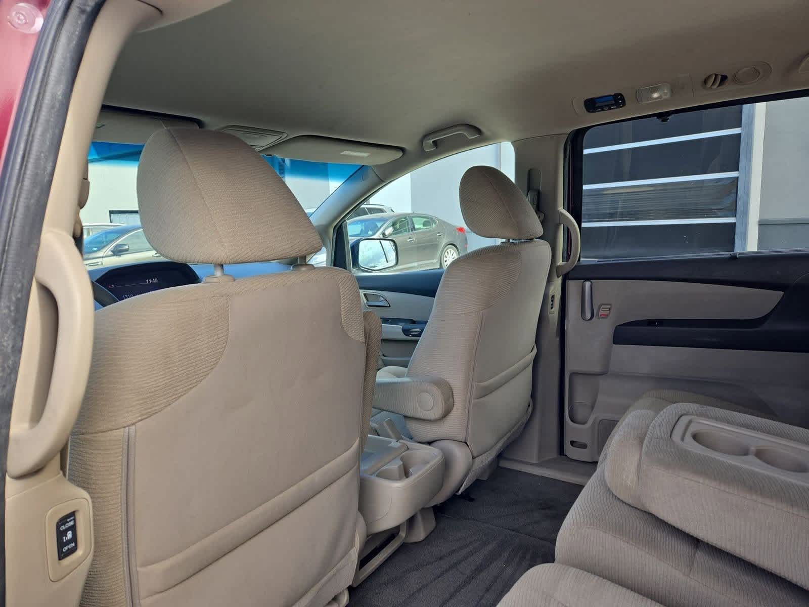 Thumbnail: 2012 Honda Odyssey - 17